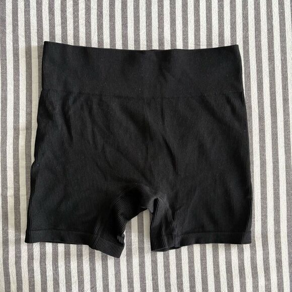 Wild Fable High-Rise Seamless Bike Shorts Size Small - Picture 1 of 4